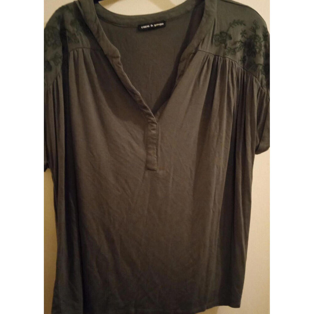 Cable & Gauge Army Green Ladies Henley Top, Embroidered Size 2XL Pre-Owned